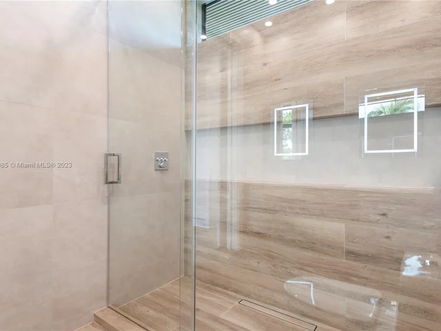 1875 NE 193rd St, Miami FL 33179