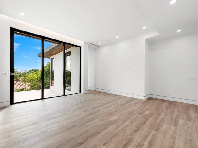 1875 NE 193rd St, Miami FL 33179