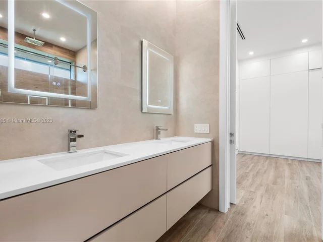 1875 NE 193rd St, Miami FL 33179