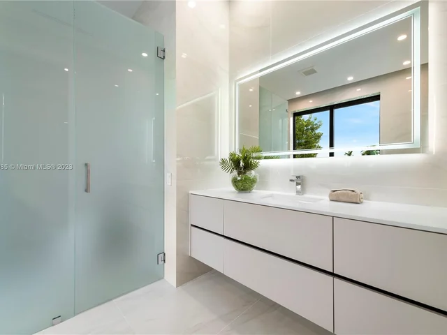 1875 NE 193rd St, Miami FL 33179