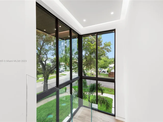 1875 NE 193rd St, Miami FL 33179