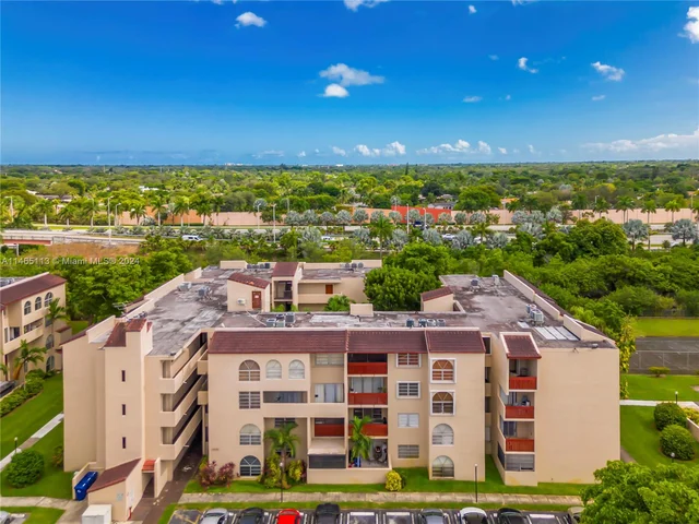 10661 SW 108 AV # 2H, Miami FL 33176