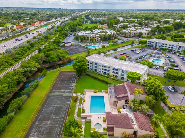 10661 SW 108 AV # 2H, Miami FL 33176