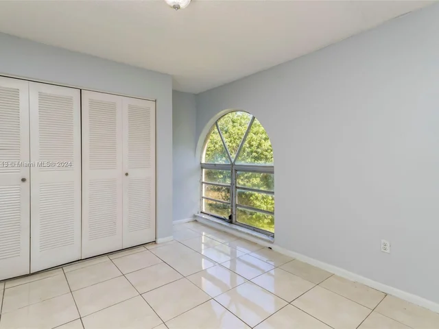 10661 SW 108 AV # 2H, Miami FL 33176