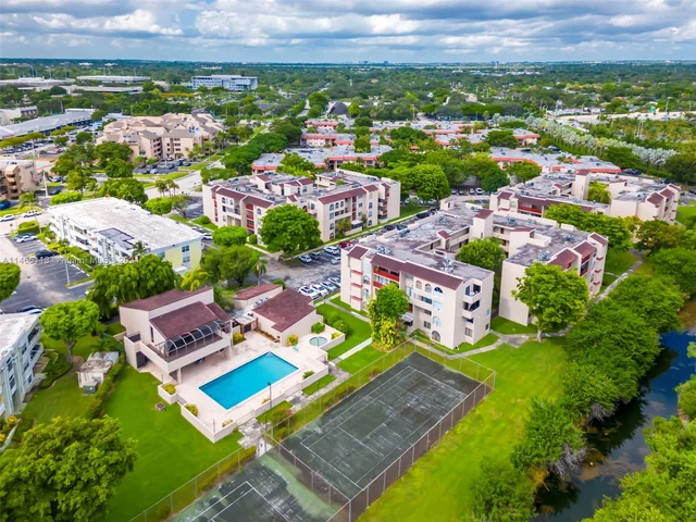 10661 SW 108 AV # 2H, Miami FL 33176