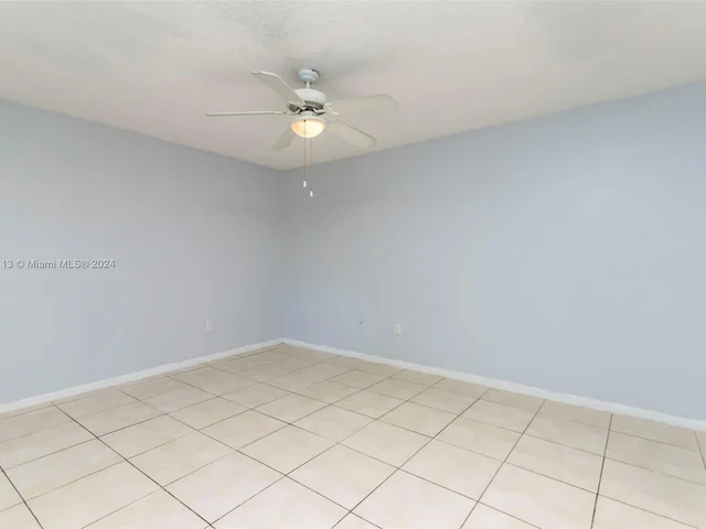 10661 SW 108 AV # 2H, Miami FL 33176