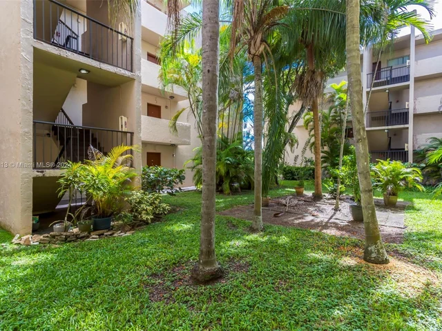 10661 SW 108 AV # 2H, Miami FL 33176