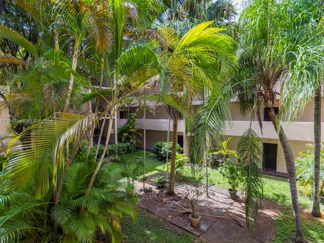 10661 SW 108 AV # 2H, Miami FL 33176