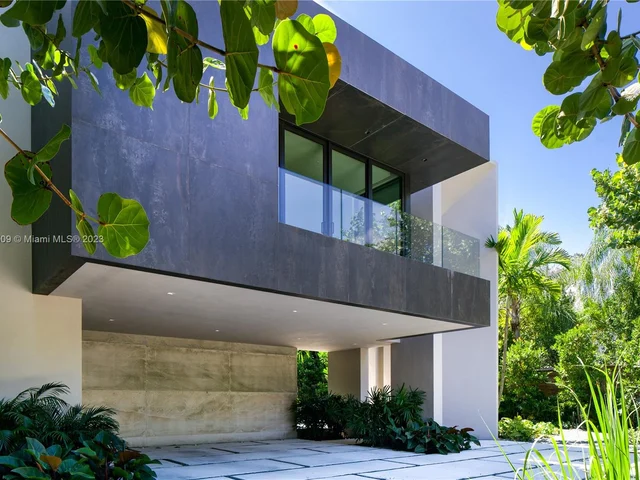 3910 Battersea Rd, Miami FL 33133