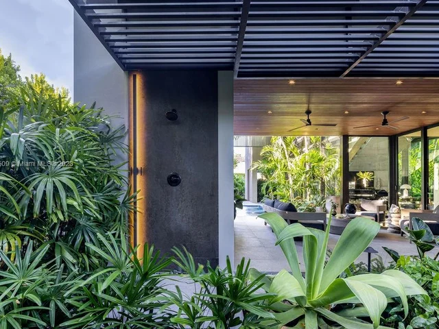 3910 Battersea Rd, Miami FL 33133