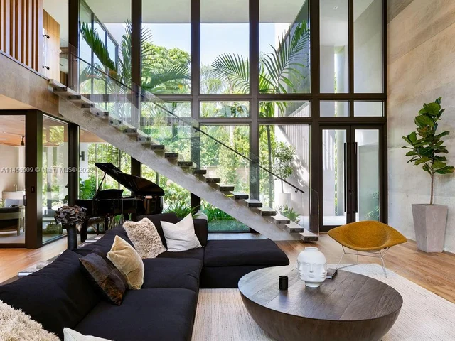 3910 Battersea Rd, Miami FL 33133