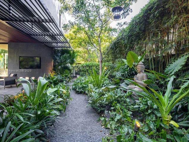 3910 Battersea Rd, Miami FL 33133