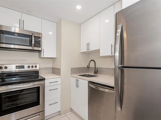 2899 Collins Ave # 1042, Miami Beach FL 33140