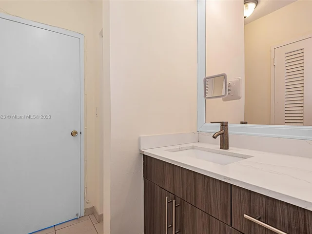 2899 Collins Ave # 1042, Miami Beach FL 33140