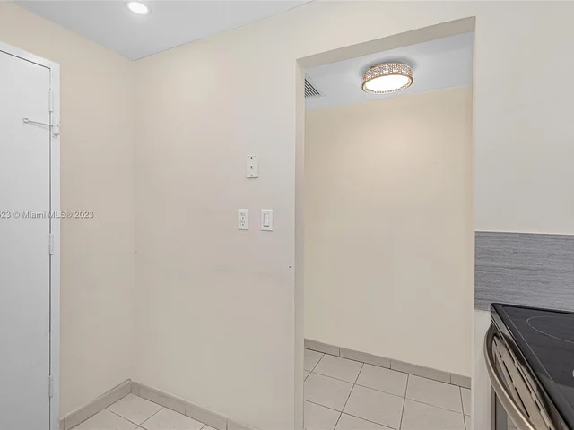 2899 Collins Ave # 1042, Miami Beach FL 33140