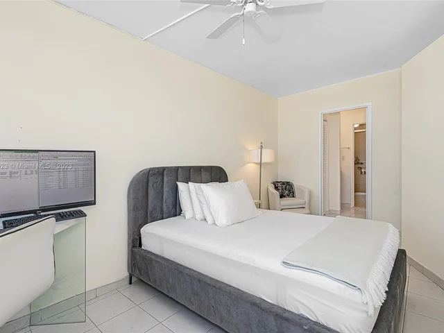 2899 Collins Ave # 1042, Miami Beach FL 33140