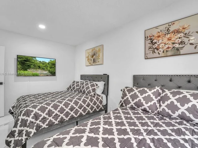 1208 N 25th ave, Hollywood FL 33020