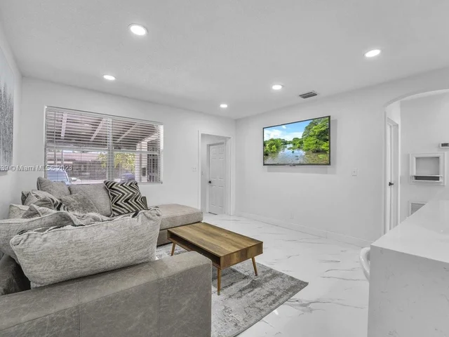 1208 N 25th ave, Hollywood FL 33020