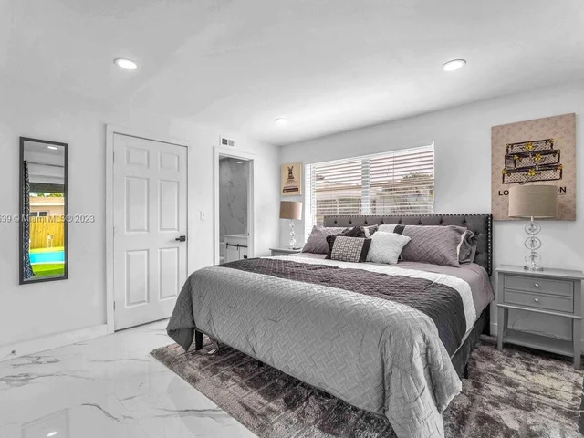 1208 N 25th ave, Hollywood FL 33020