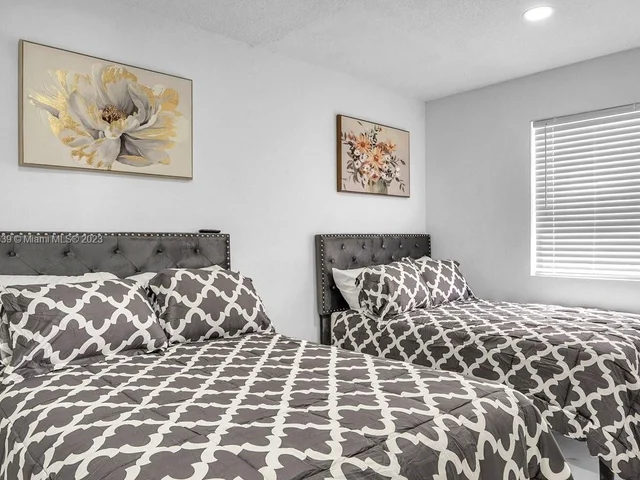 1208 N 25th ave, Hollywood FL 33020