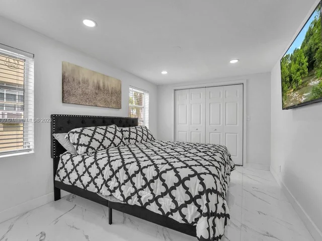 1208 N 25th ave, Hollywood FL 33020