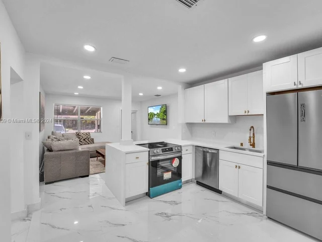 1208 N 25th ave, Hollywood FL 33020