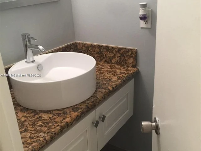 6601 Lincoln Street, Hollywood FL 33024