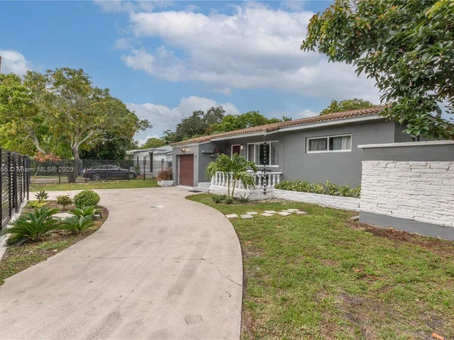 65 NW 116th St, Miami FL 33168