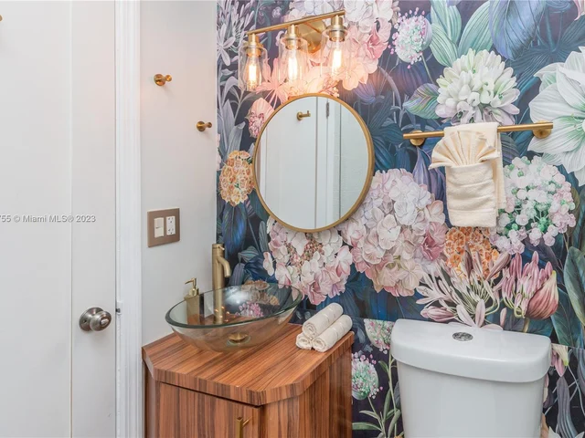 65 NW 116th St, Miami FL 33168