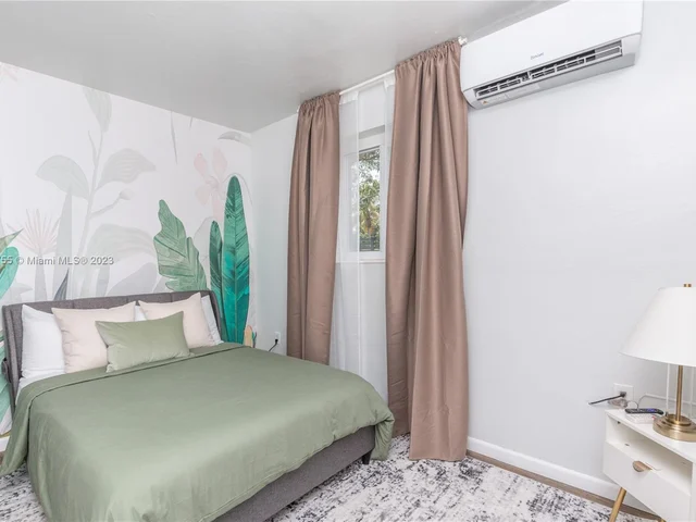 65 NW 116th St, Miami FL 33168