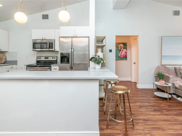 65 NW 116th St, Miami FL 33168