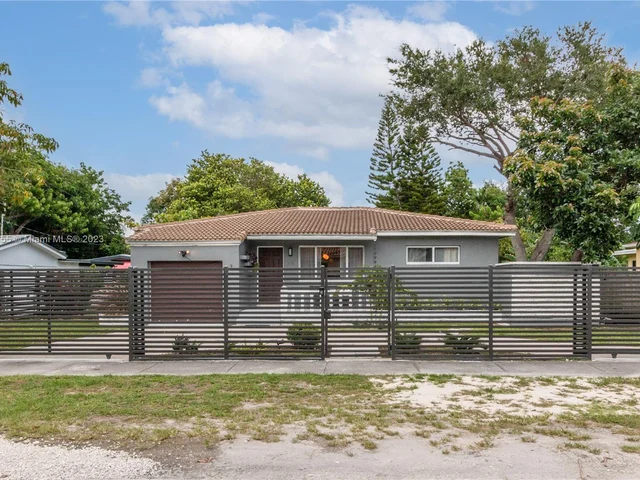 65 NW 116th St, Miami FL 33168