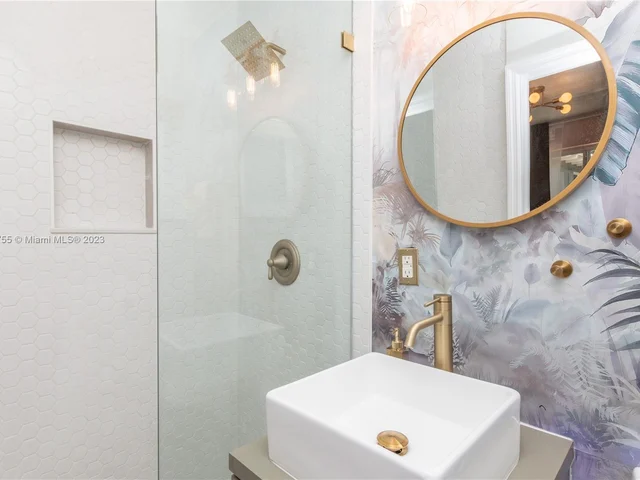 65 NW 116th St, Miami FL 33168