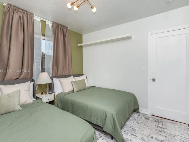 65 NW 116th St, Miami FL 33168