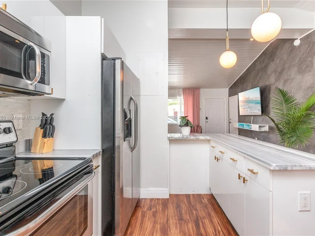 65 NW 116th St, Miami FL 33168