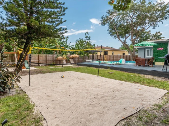 65 NW 116th St, Miami FL 33168