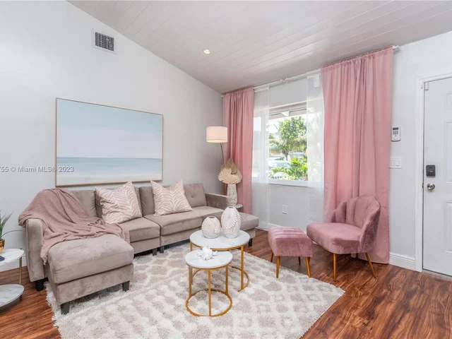 65 NW 116th St, Miami FL 33168