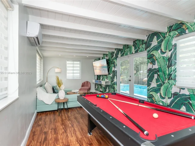 65 NW 116th St, Miami FL 33168