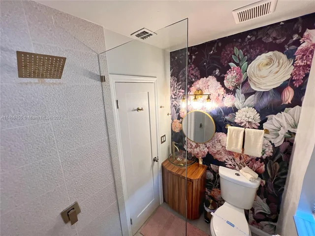 65 NW 116th St, Miami FL 33168