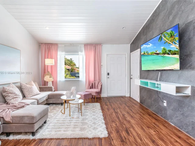 65 NW 116th St, Miami FL 33168