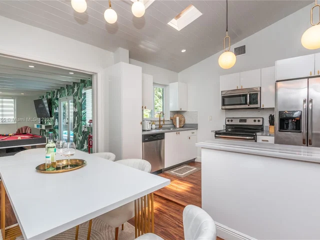 65 NW 116th St, Miami FL 33168