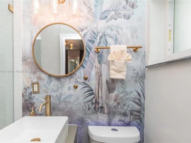 65 NW 116th St, Miami FL 33168