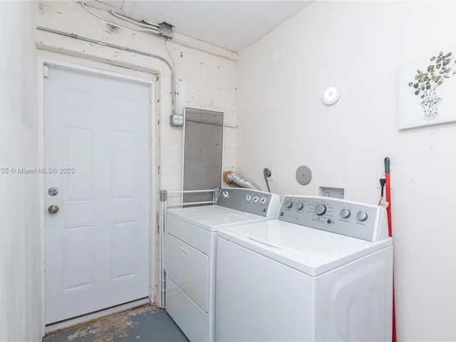 65 NW 116th St, Miami FL 33168