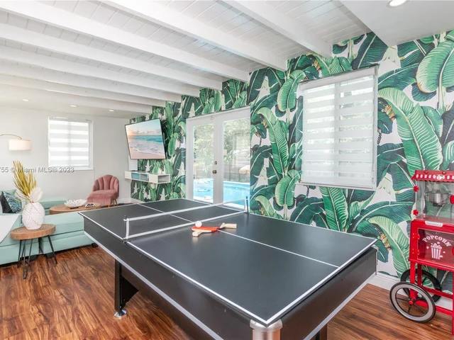 65 NW 116th St, Miami FL 33168