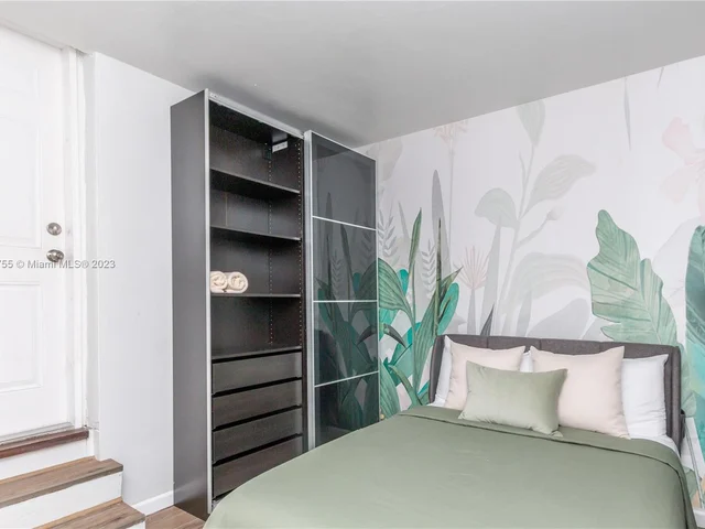 65 NW 116th St, Miami FL 33168