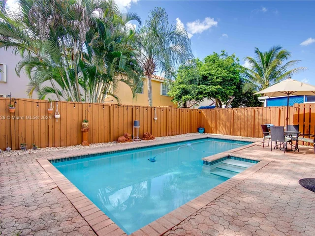 10740 Lenox Rd, Cooper City FL 33026