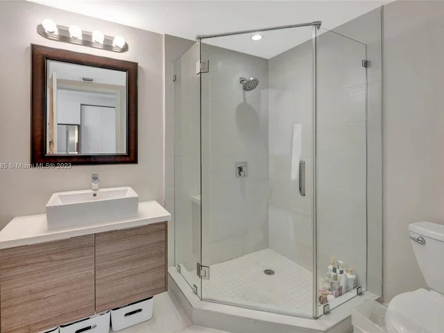 1010 SW 2nd Ave # 2101, Miami FL 33130