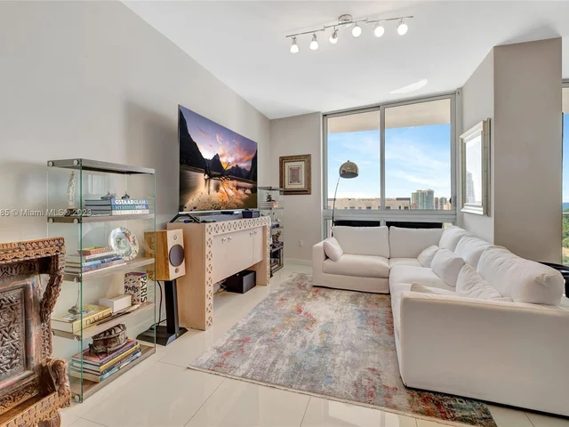 1010 SW 2nd Ave # 2101, Miami FL 33130