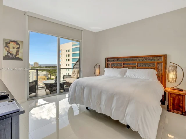 1010 SW 2nd Ave # 2101, Miami FL 33130