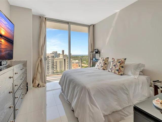 1010 SW 2nd Ave # 2101, Miami FL 33130